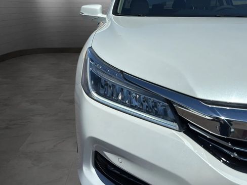 Used 2017 Honda Accord Touring image 23
