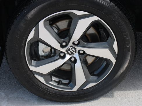 Certified 2025 Toyota RAV4 SE image 9