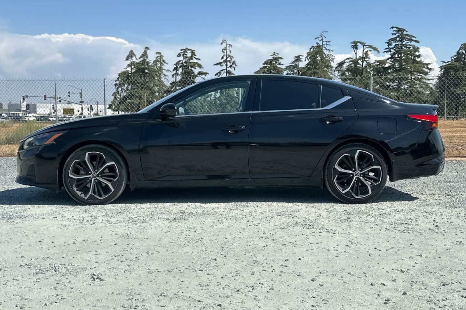 Used 2023 Nissan Altima 2.5 SR FWD image 6