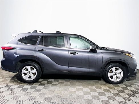 Certified 2023 Toyota Highlander LE image 9