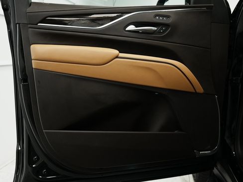 Used 2021 Cadillac Escalade ESV Premium Luxury image 14