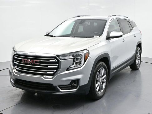 Used 2022 GMC Terrain SLT AWD/4WD image 3