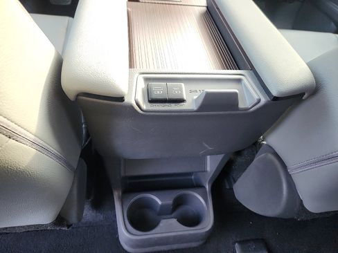 Used 2021 Toyota Sienna XLE image 14