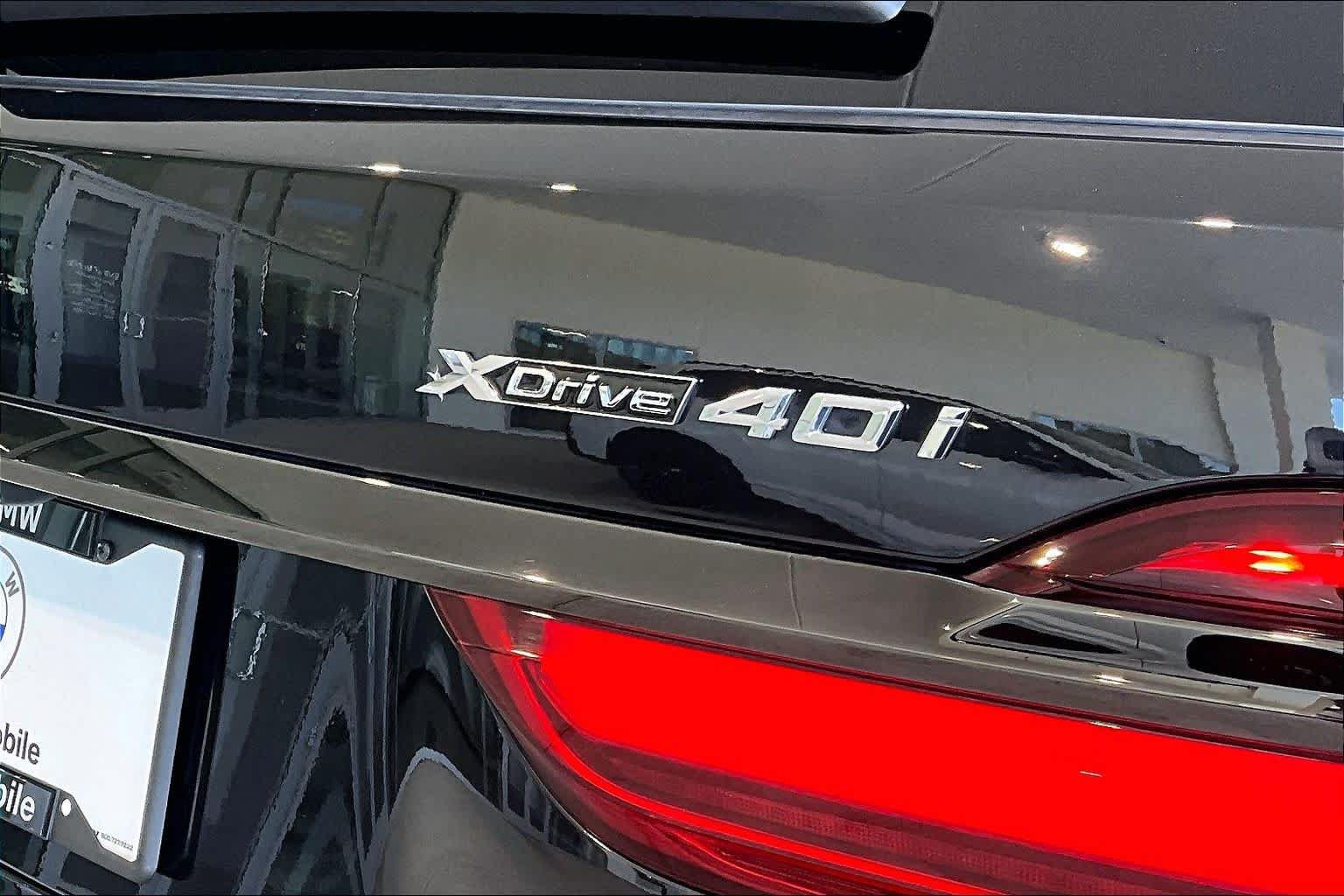 Used 2022 BMW X7 xDrive40i w/ M Sport Package AWD/4WD image 9