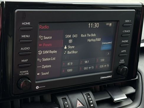 Used 2022 Toyota RAV4 XLE Premium image 17