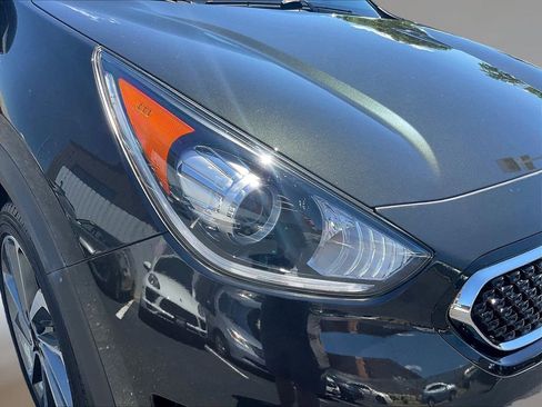 Used 2018 Kia Niro Touring FWD image 32