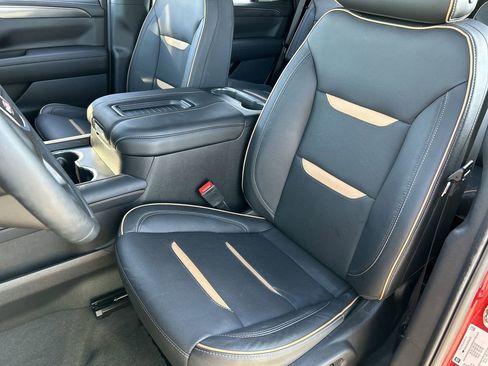 Used 2024 GMC Yukon AT4 w/ Technology Package AWD/4WD image 19