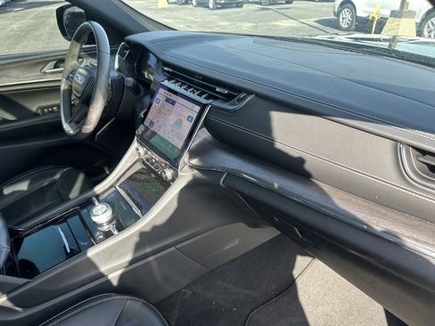 Used 2023 Jeep Grand Cherokee Overland image 16