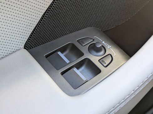 Used 2022 Jaguar F-TYPE R image 20