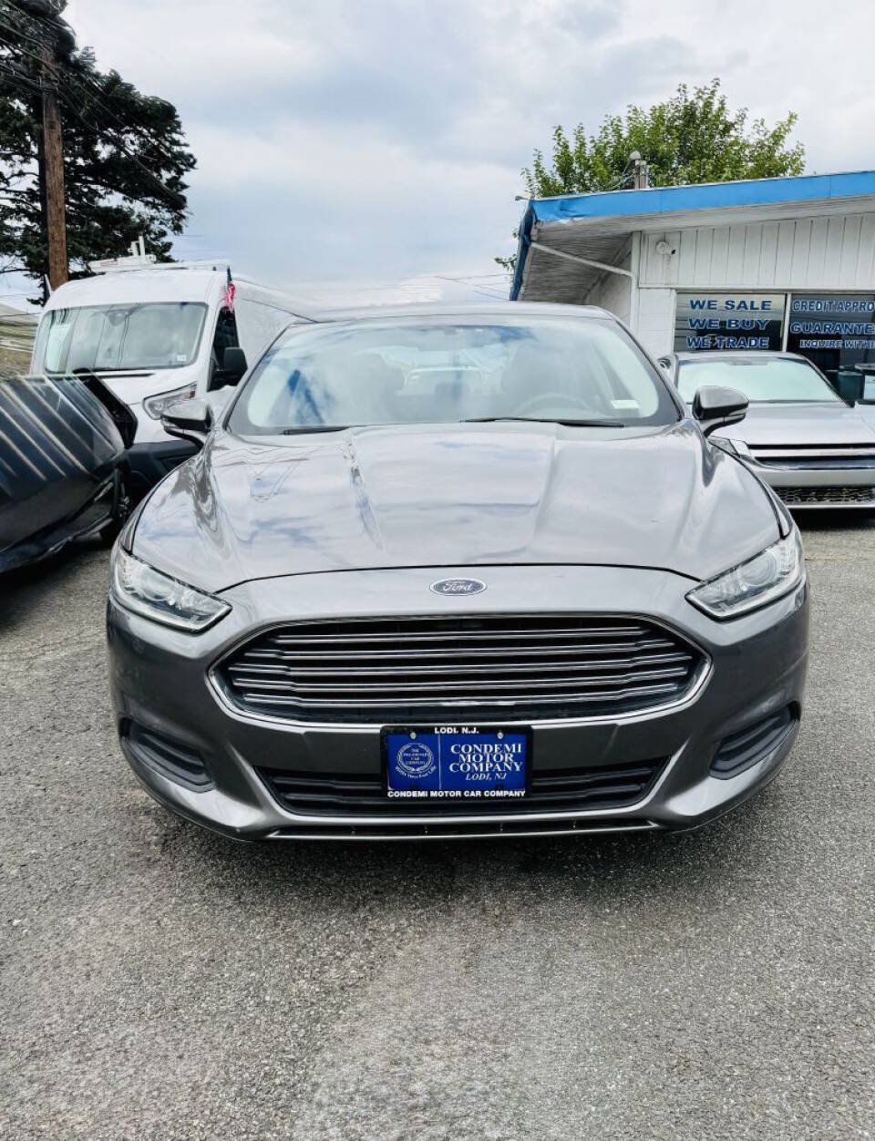 Used 2014 Ford Fusion SE FWD image 2