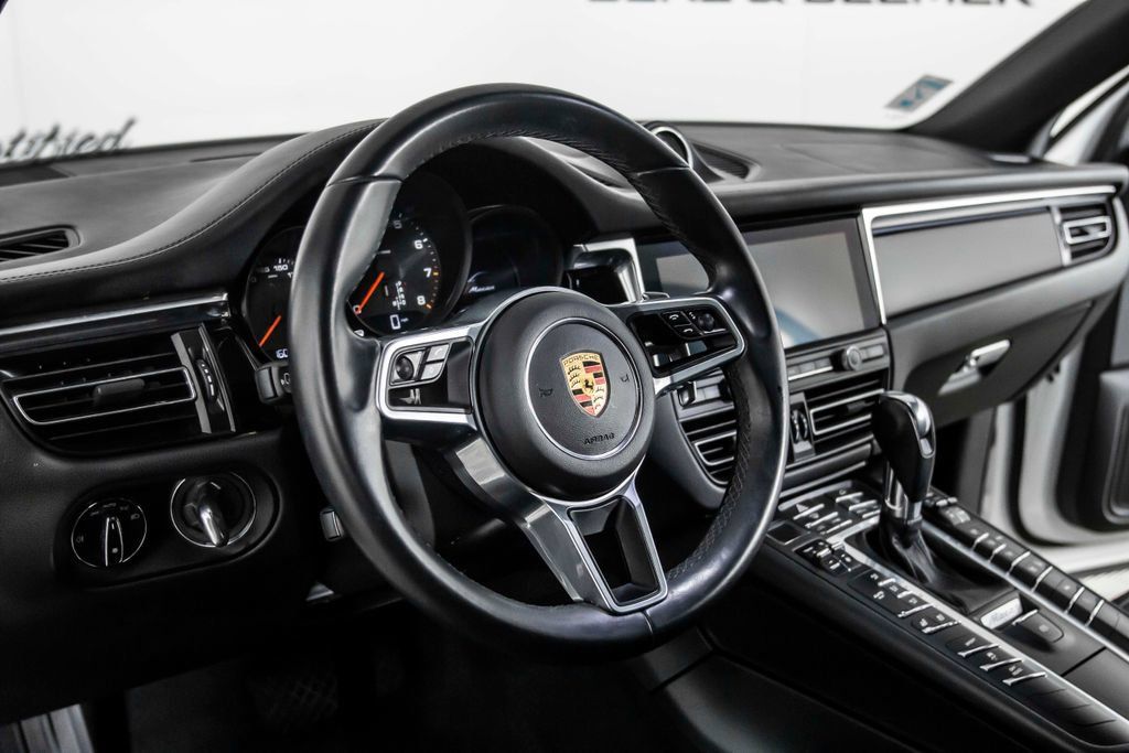 Used 2020 Porsche Macan AWD/4WD image 23