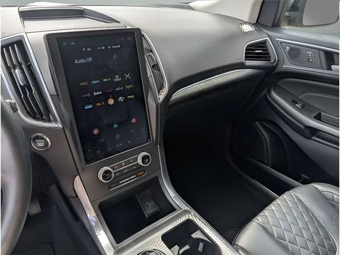 Used 2024 Ford Edge Titanium image 22
