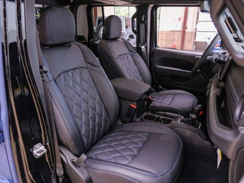 Used 2025 Jeep Gladiator Sport image 55