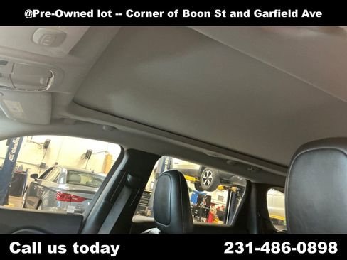 Used 2020 Jeep Cherokee Latitude Plus w/ Comfort/Convenience Group AWD/4WD image 13