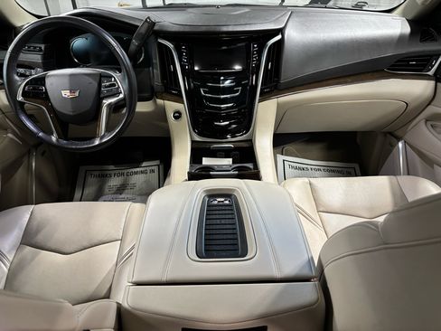 Used 2020 Cadillac Escalade Premium Luxury image 21