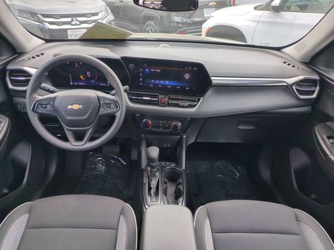 Used 2025 Chevrolet TrailBlazer LT AWD/4WD image 23