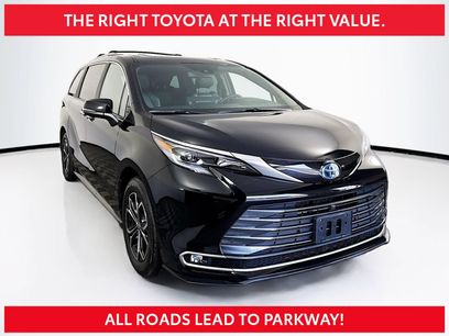 Used 2025 Toyota Sienna Platinum