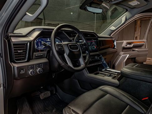 Used 2025 GMC Sierra 3500 Denali w/ Denali Reserve Package image 17