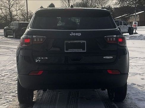 Used 2024 Jeep Compass Latitude image 4