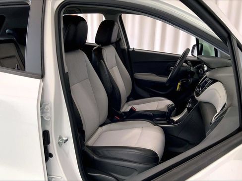 Used 2021 Chevrolet Trax LT FWD image 6