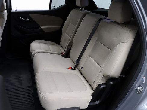 Used 2023 Chevrolet Traverse LS image 11