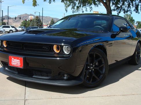 Used 2022 Dodge Challenger R/T w/ Driver Convenience Group image 1