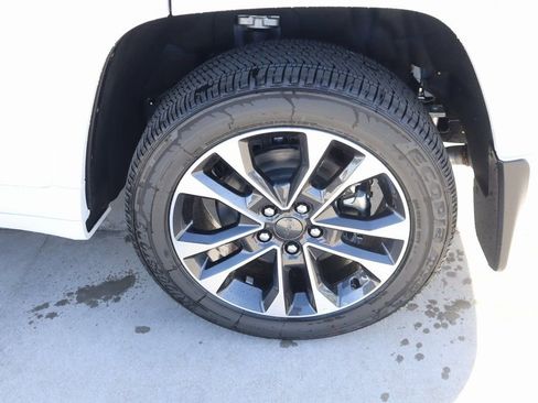 New 2025 Jeep Grand Cherokee L Overland w/ Luxury Tech Group IV image 21