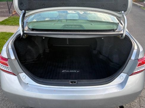 Used 2010 Toyota Camry LE FWD image 9