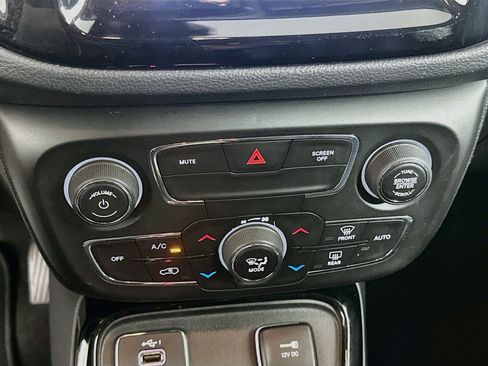 Used 2019 Jeep Compass Limited FWD image 22