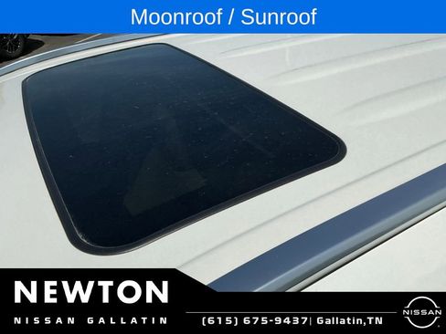 Used 2021 Toyota Highlander XLE FWD image 3