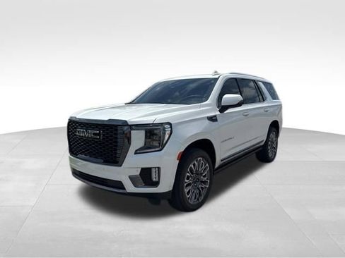 Used 2023 GMC Yukon Denali Ultimate w/ LPO, Floor Liner Package AWD/4WD image 8
