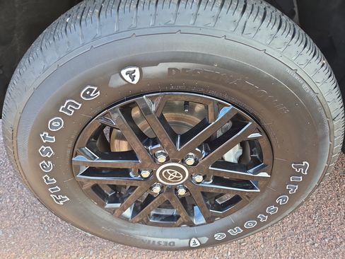 Used 2022 Toyota Tundra SR5 w/ SR5 Convenience Package image 12