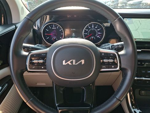 Certified 2022 Kia Carnival EX FWD image 18