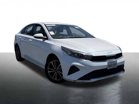 Used 2023 Kia Forte LXS FWD image 2