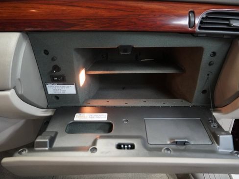 Used 2000 Cadillac De Ville Base 4D Sedan w/ Comfort/Convenience Pkg image 36