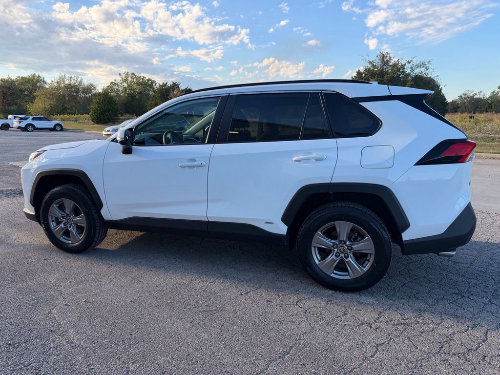 Used 2024 Toyota RAV4 XLE AWD/4WD image 8