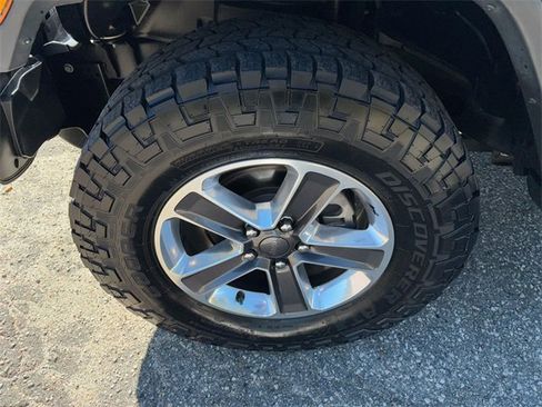 Used 2020 Jeep Wrangler Unlimited Sahara image 12