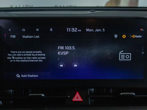 Used 2024 Kia Sportage EX image 9