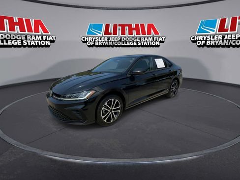 Used 2025 Volkswagen Jetta Sport FWD image 4