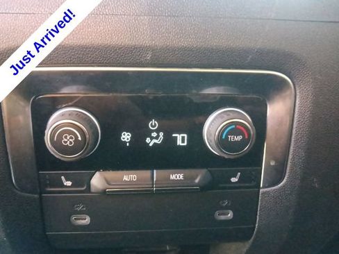 Used 2024 Chevrolet Suburban Premier RWD image 28