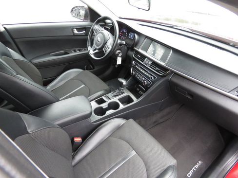 Used 2018 Kia Optima S image 14