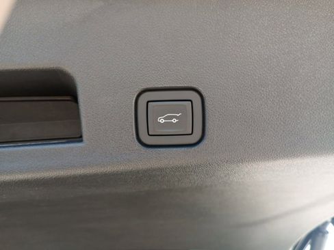 Certified 2024 Chevrolet Traverse RS image 18