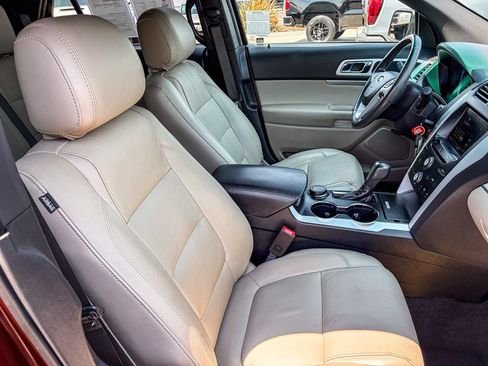 Used 2015 Ford Explorer XLT w/ Equipment Group 202A AWD/4WD image 34
