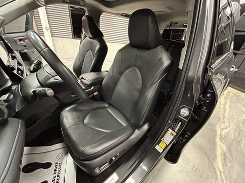 Used 2022 Toyota Highlander Limited image 10