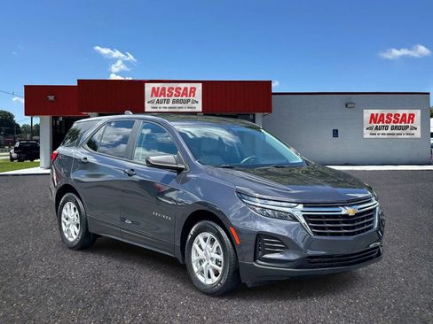 Used 2022 Chevrolet Equinox LS w/ LS Convenience Package FWD image 3