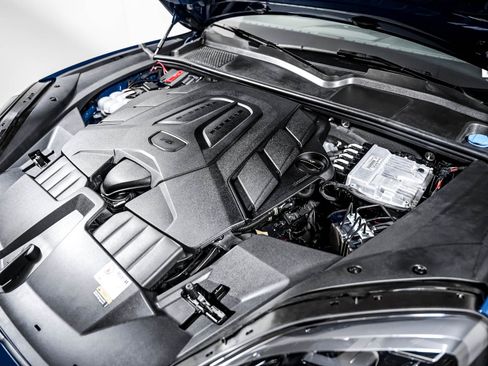 Certified 2024 Porsche Cayenne AWD/4WD image 12