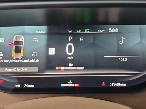 Used 2025 Land Rover Range Rover Sport SE AWD/4WD image 12