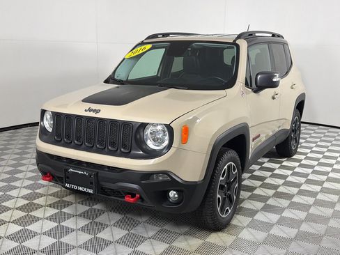 Used 2016 Jeep Renegade Trailhawk w/ Premium Trailhawk Package AWD/4WD image 10
