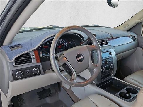 Used 2011 GMC Yukon SLT w/ SLT-2 Equipment Package AWD/4WD image 16