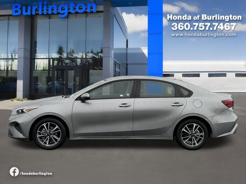 Used 2023 Kia Forte LXS image 3